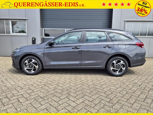Hyundai i30 Kombi 1.0 T-GDI 100PS Automatik AbstandsTempomat Toter-Winkel-Assistent Sitzheizung Lenkradheizung Klimaautomatik Navi 10,25"-Touchscreen DAB+ wireless Apple CarPlay + Android Auto PDC v+h Rückf.Kamera 16-LM 