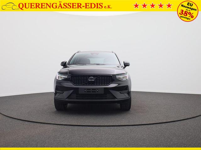Volvo XC40 2.0 Black Edition Plus B4 Mild-Hybrid 197PS Automatik elektr. PanoDach R&uuml;ckf.Kamera PDC v+h ACC el.Heckklappe Harma/Kadon-Sound Klimaautomatik Sitzheizung Lenkradheizung Apple CarPlay Android Auto 20-LM 