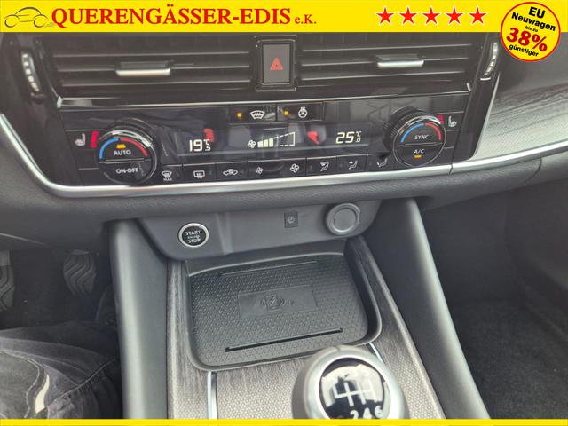 Nissan Qashqai 1.3 DIG-T MHEV 140PS Tekna Voll-Leder Klimaautomatik PanoGlasdach Sitzheizung Lenkradheizung Navi Head-Up Display elektr. Heckklappe ACC PDC v+h 360&deg;Kamera DAB Bluetooth Touchscreen Apple CarPlay Android Auto 19"LM 