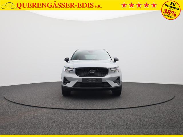 Volvo XC40 2.0 Black Edition Plus B4 Mild-Hybrid 197PS Automatik elektr. PanoDach R&uuml;ckf.Kamera PDC v+h ACC el.Heckklappe Harman/Kardon-Sound Klimaautomatik Sitzheizung Lenkradheizung Apple CarPlay Android Auto 20-LM 