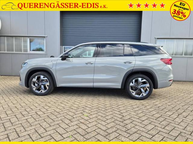 Skoda Kodiaq Sportline 1.5 TSI 204PS PHEV DSG schwenkb. AHK elektr. PanoDach HUD Alcantara PDC v+h 360&deg;Kamera CANTON Sound Klimaautomatik Sitzheizung Lenkradheizung Navi Apple CarPlay Android Auto 2xKeyless 19"LM vollelektr. Reichweite 116KM 