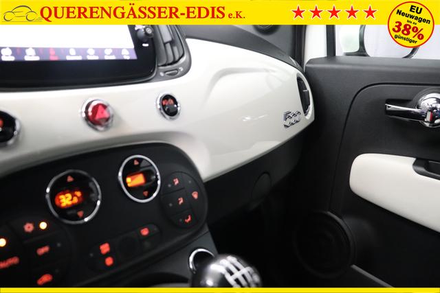 Fiat 500C Dolcevita 1.0 GSE Hybrid 51kW268 Weiß 319 - Stoff "Star" mit Einsätzen aus Vinyl Weiß/Schwarz, Ambiente Schwarz, Verdeck Elfenbein Verdeck Elfenbein "195 Rücksitzlehne geteilt umlegbar (im Verhältnis 50/50) 097 Nebelscheinwerfer 6HQ TYPEBSCHILD KUNDENDIENST ""CIAO FIAT"" 20H NAVI PAKET: - Uconnect™ Navigationssystem mit 7""-Touchscreen, Radio, USB, Bluetooth und DAB+ - Instrumentenanzeige als 7""-TFT-Farbdisplay 396 Fußmatten vorne 925 Windschott 1LR 16""-Leichtmetallfelgen 12 Doppelspeichen 803 Notrad 3K1 KOMFORT PAKET - Klimaautomatik mit Pollenfilter- Außenspiegel elektrisch verstell- und beheizbar 5CA Weiß 665 Raucher Paket"