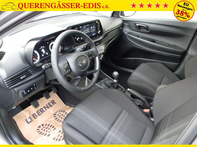 Hyundai BAYON Comfort Plus 1,2 DPi, Winterpaket (Sitzheizung vorn und Lenkradheizung), Klimaautomatik, 16 Zoll Alufelgen, Lichtsensor, Nebelscheinwerfer, Fernlichtassistent, Mittelarmlehne vorne, Alarmanlage uvm. 