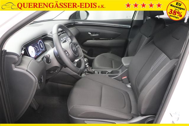 Hyundai Tucson 1.6 T-GDI 6MT 2WD Family MY23 110kW Polar White Sitzpolsterung in Stoff Schwarz