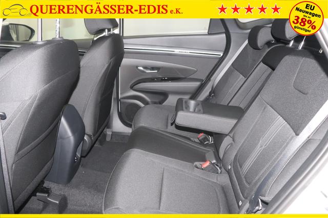 Hyundai Tucson 1.6 T-GDI 6MT 2WD Family MY23 110kW Polar White Sitzpolsterung in Stoff Schwarz