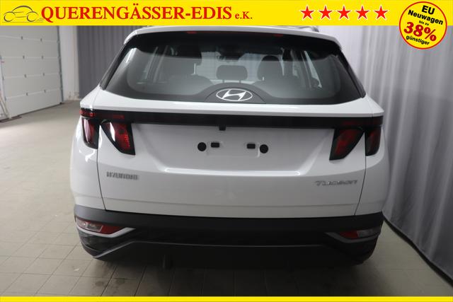 Hyundai Tucson 1.6 T-GDI 6MT 2WD Family MY23 110kW Polar White Sitzpolsterung in Stoff Schwarz
