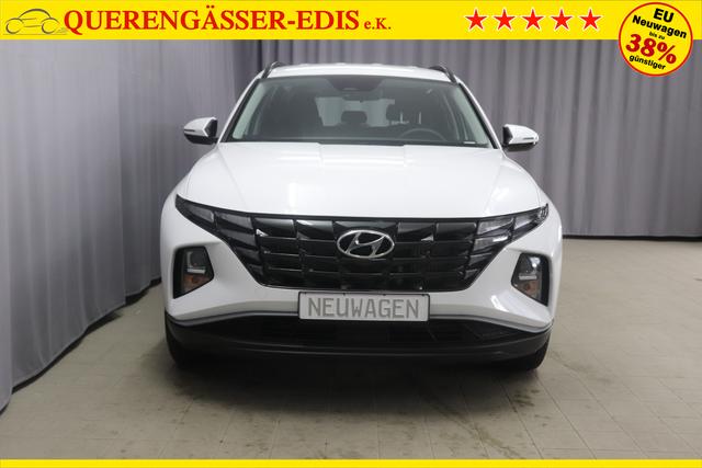 Hyundai Tucson 1.6 T-GDI 6MT 2WD Family MY23 110kW Polar White Sitzpolsterung in Stoff Schwarz