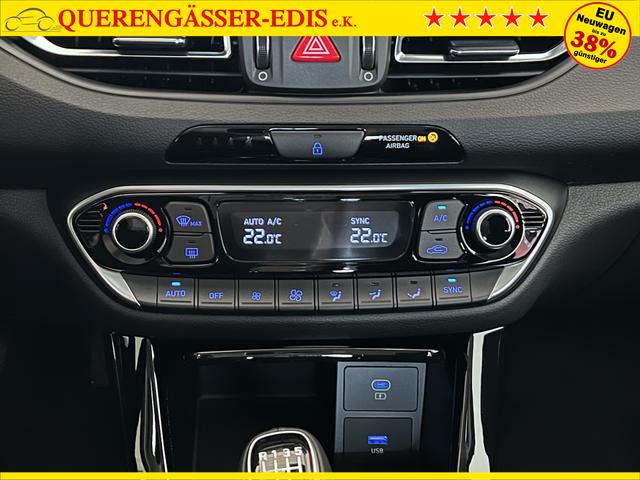 Hyundai i30 Go Engine Red