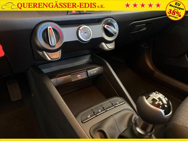 Kia Stonic Blau