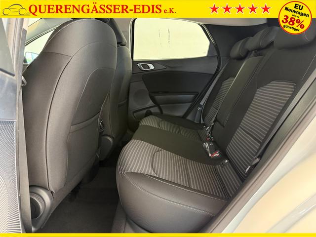 KIA XCEED Deluxe White