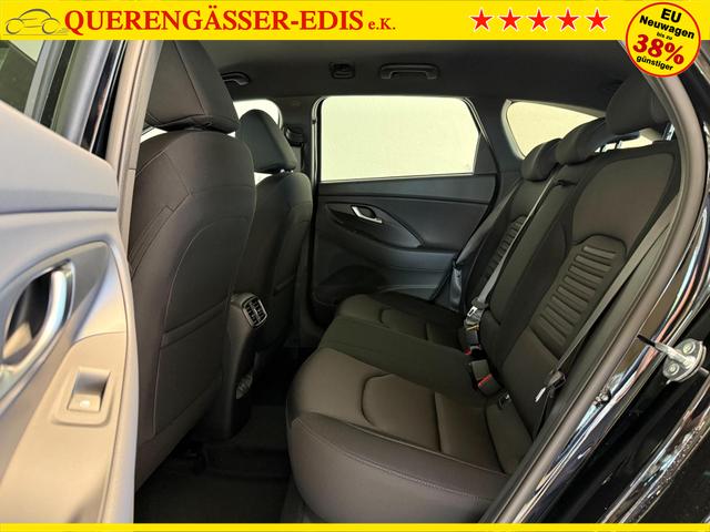Hyundai i30, Beispielbilder, ggf. teilweise mit Sonderausstattung