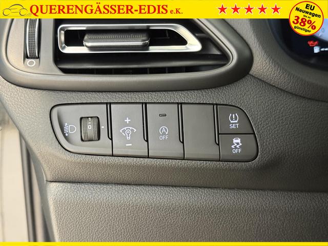Hyundai i30, Beispielbilder, ggf. teilweise mit Sonderausstattung