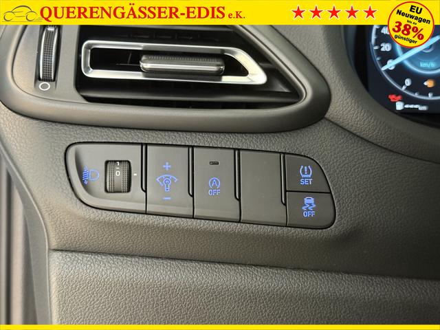 Hyundai i30, Beispielbilder, ggf. teilweise mit Sonderausstattung