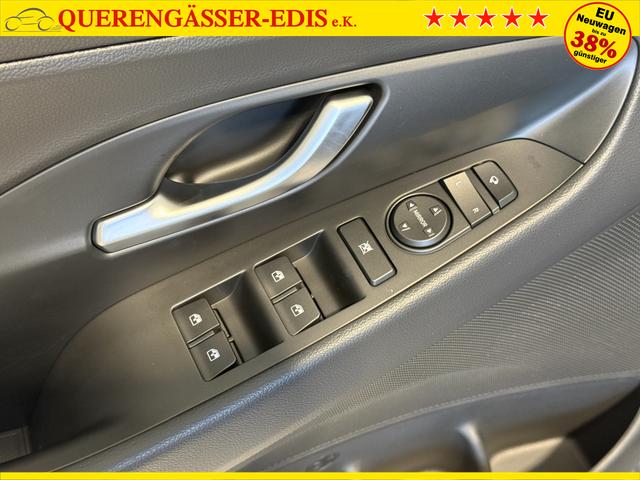 Hyundai i30, Beispielbilder, ggf. teilweise mit Sonderausstattung