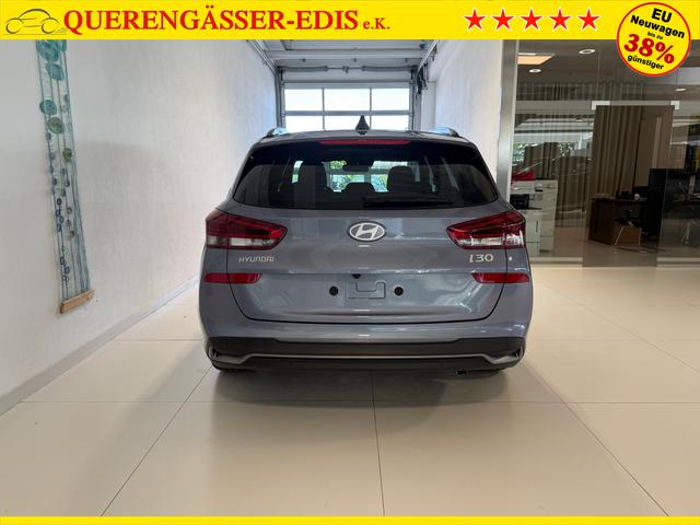 Hyundai i30, Beispielbilder, ggf. teilweise mit Sonderausstattung