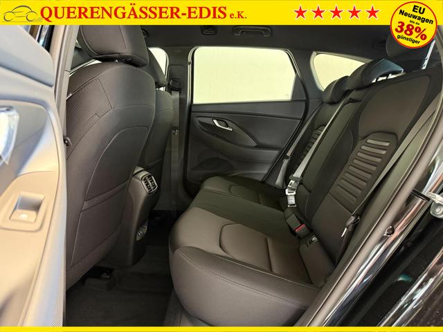 Hyundai i30, Beispielbilder, ggf. teilweise mit Sonderausstattung