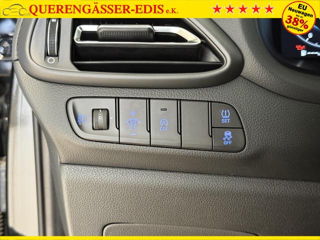 Hyundai i30, Beispielbilder, ggf. teilweise mit Sonderausstattung