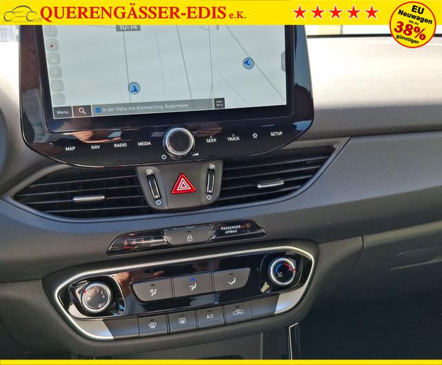 Hyundai / i30 / Grün / Family / / , Beispielbilder, ggf. teilweise mit Sonderausstattung