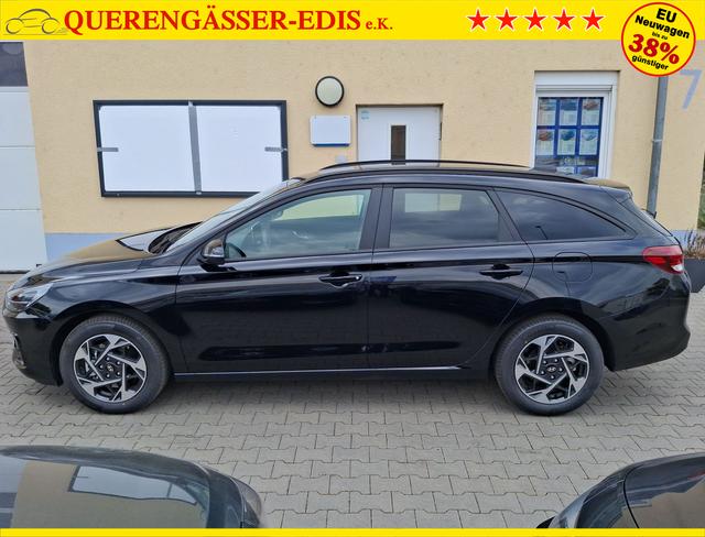 Hyundai / i30 / Schwarz / Family / / , Beispielbilder, ggf. teilweise mit Sonderausstattung