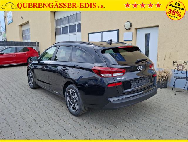 Hyundai / i30 / Schwarz / Family / / , Beispielbilder, ggf. teilweise mit Sonderausstattung
