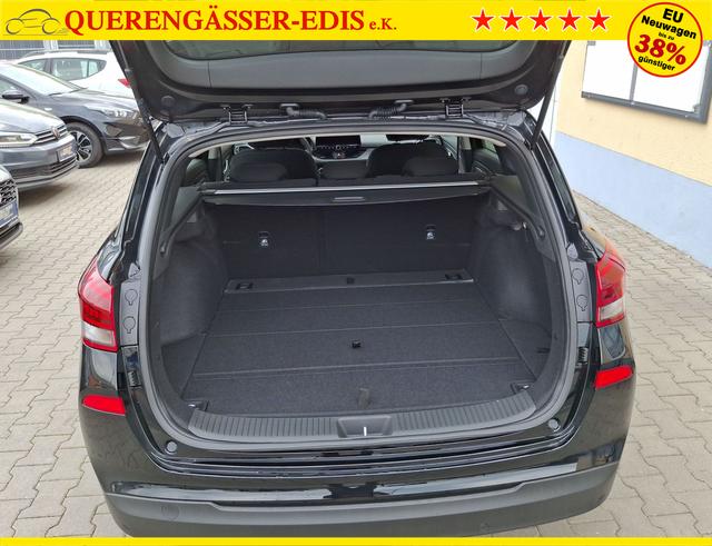 Hyundai / i30 / Schwarz / Family / / , Beispielbilder, ggf. teilweise mit Sonderausstattung