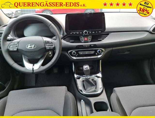 Hyundai / i30 / Schwarz / Family / / , Beispielbilder, ggf. teilweise mit Sonderausstattung