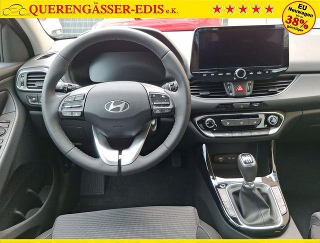 Hyundai / i30 / Schwarz / Family / / , Beispielbilder, ggf. teilweise mit Sonderausstattung