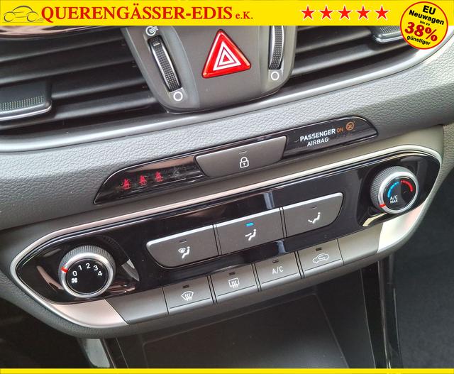 Hyundai / i30 / Schwarz / Family / / , Beispielbilder, ggf. teilweise mit Sonderausstattung