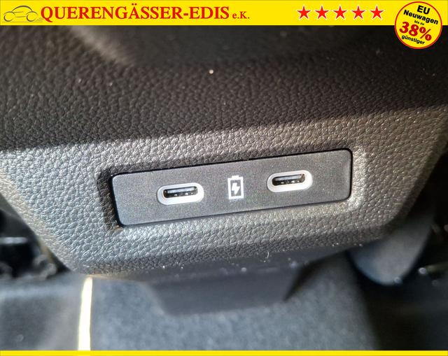 Dacia / Duster / Grün / Journey / / , Beispielbilder, ggf. teilweise mit Sonderausstattung