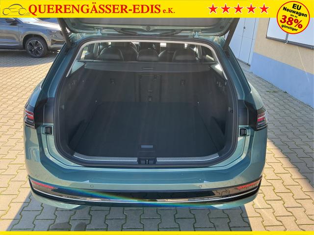 Volkswagen / Passat Variant / Grün / Elegance+AHK / Maripositgrün / , Beispielbilder, ggf. teilweise mit Sonderausstattung