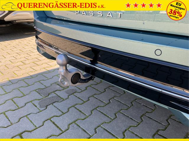 Volkswagen / Passat Variant / Grün / Elegance+AHK / Maripositgrün / , Beispielbilder, ggf. teilweise mit Sonderausstattung