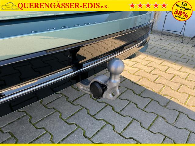 Volkswagen / Passat Variant / Grün / Elegance+AHK / Maripositgrün / , Beispielbilder, ggf. teilweise mit Sonderausstattung