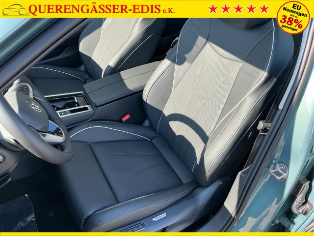 Volkswagen / Passat Variant / Grün / Elegance+AHK / Maripositgrün / , Beispielbilder, ggf. teilweise mit Sonderausstattung