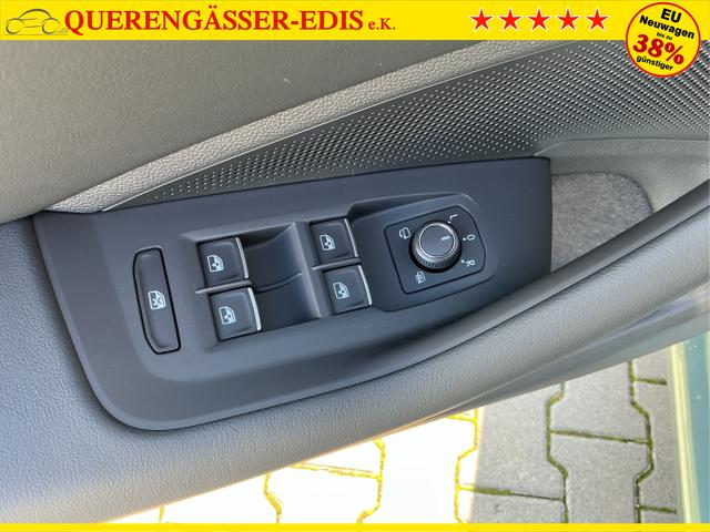 Volkswagen / Passat Variant / Grün / Elegance+AHK / Maripositgrün / , Beispielbilder, ggf. teilweise mit Sonderausstattung