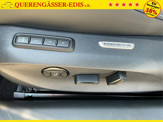 Volkswagen / Passat Variant / Grün / Elegance+AHK / Maripositgrün / , Beispielbilder, ggf. teilweise mit Sonderausstattung