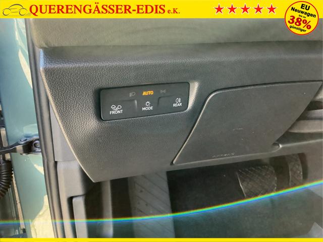 Volkswagen / Passat Variant / Grün / Elegance+AHK / Maripositgrün / , Beispielbilder, ggf. teilweise mit Sonderausstattung