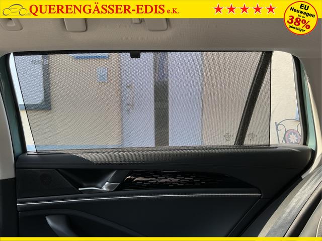 Volkswagen / Passat Variant / Grün / Elegance+AHK / Maripositgrün / , Beispielbilder, ggf. teilweise mit Sonderausstattung