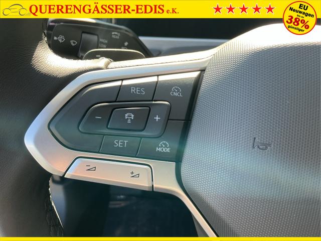 Volkswagen / Passat Variant / Grün / Elegance+AHK / Maripositgrün / , Beispielbilder, ggf. teilweise mit Sonderausstattung