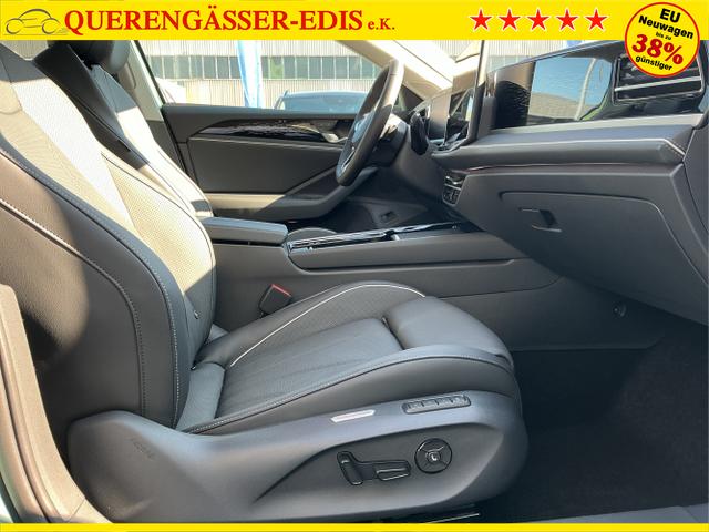 Volkswagen / Passat Variant / Grün / Elegance+AHK / Maripositgrün / , Beispielbilder, ggf. teilweise mit Sonderausstattung