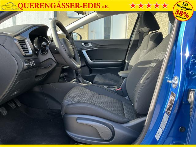 Kia / Ceed / Blau / Spin / Blue Flame / , Beispielbilder, ggf. teilweise mit Sonderausstattung