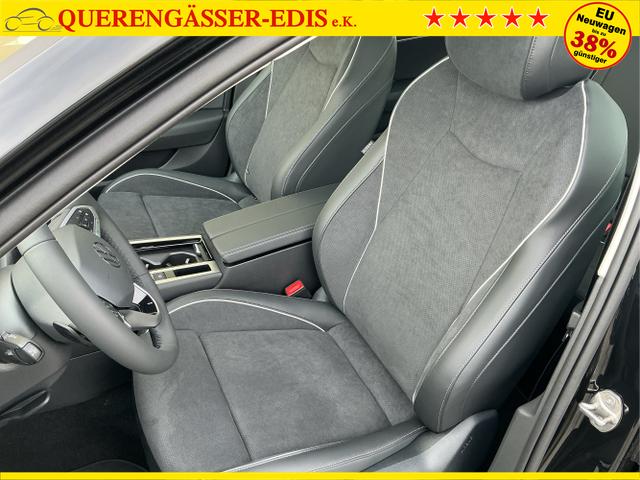Volkswagen / Passat Variant / Schwarz / Elegance+AHK / Grenadilla Black Metalic / , Beispielbilder, ggf. teilweise mit Sonderausstattung