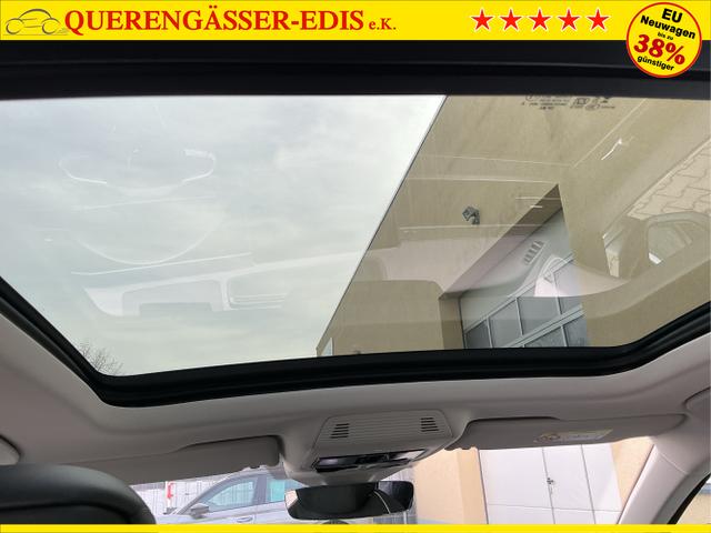 Volkswagen / Passat Variant / Schwarz / Elegance+AHK / Grenadilla Black Metalic / , Beispielbilder, ggf. teilweise mit Sonderausstattung