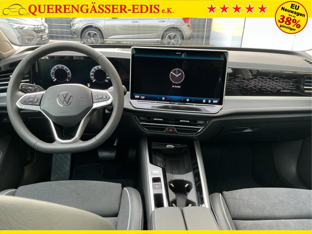 Volkswagen / Passat Variant / Schwarz / Elegance+AHK / Grenadilla Black Metalic / , Beispielbilder, ggf. teilweise mit Sonderausstattung