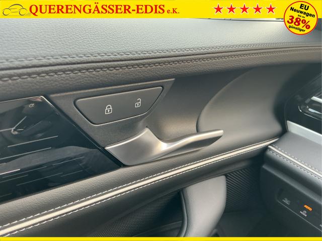 Volkswagen / Passat Variant / Schwarz / Elegance+AHK / Grenadilla Black Metalic / , Beispielbilder, ggf. teilweise mit Sonderausstattung