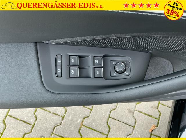 Volkswagen / Passat Variant / Schwarz / Elegance / Grenadilla Black / , Beispielbilder, ggf. teilweise mit Sonderausstattung