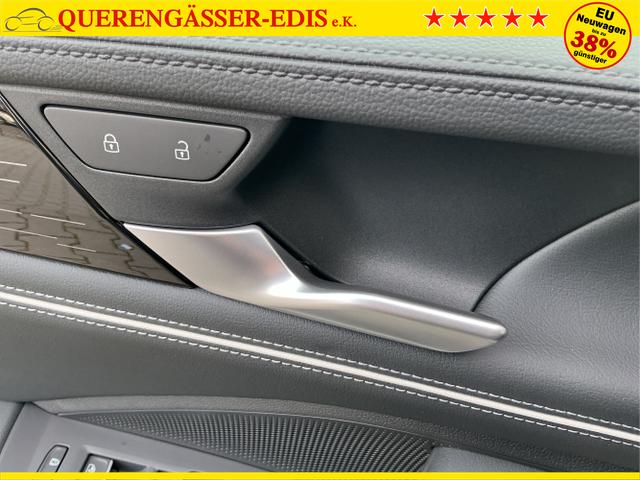 Volkswagen / Passat Variant / Schwarz / Elegance / Grenadilla Black / , Beispielbilder, ggf. teilweise mit Sonderausstattung