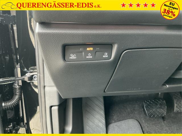 Volkswagen / Passat Variant / Schwarz / Elegance / Grenadilla Black / , Beispielbilder, ggf. teilweise mit Sonderausstattung