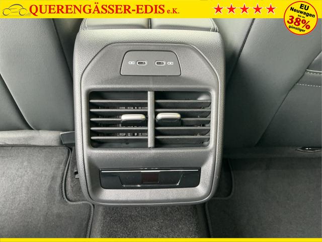 Volkswagen / Passat Variant / Schwarz / Elegance / Grenadilla Black / , Beispielbilder, ggf. teilweise mit Sonderausstattung