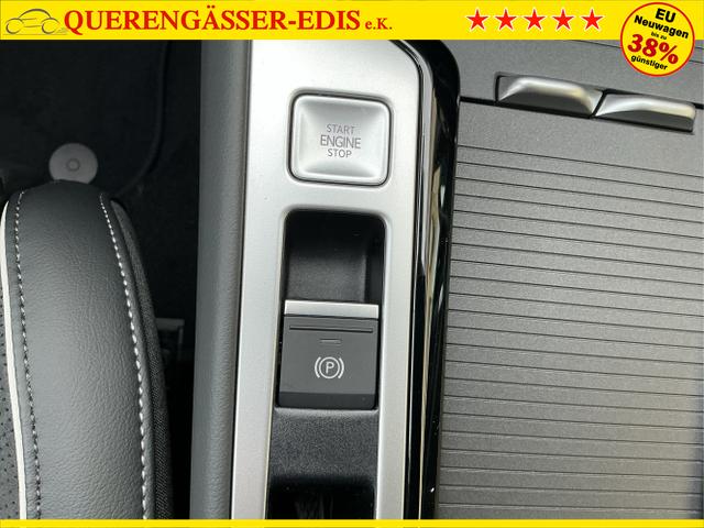 Volkswagen / Passat Variant / Schwarz / Elegance / Grenadilla Black / , Beispielbilder, ggf. teilweise mit Sonderausstattung