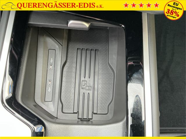 Volkswagen / Passat Variant / Schwarz / Elegance / Grenadilla Black / , Beispielbilder, ggf. teilweise mit Sonderausstattung